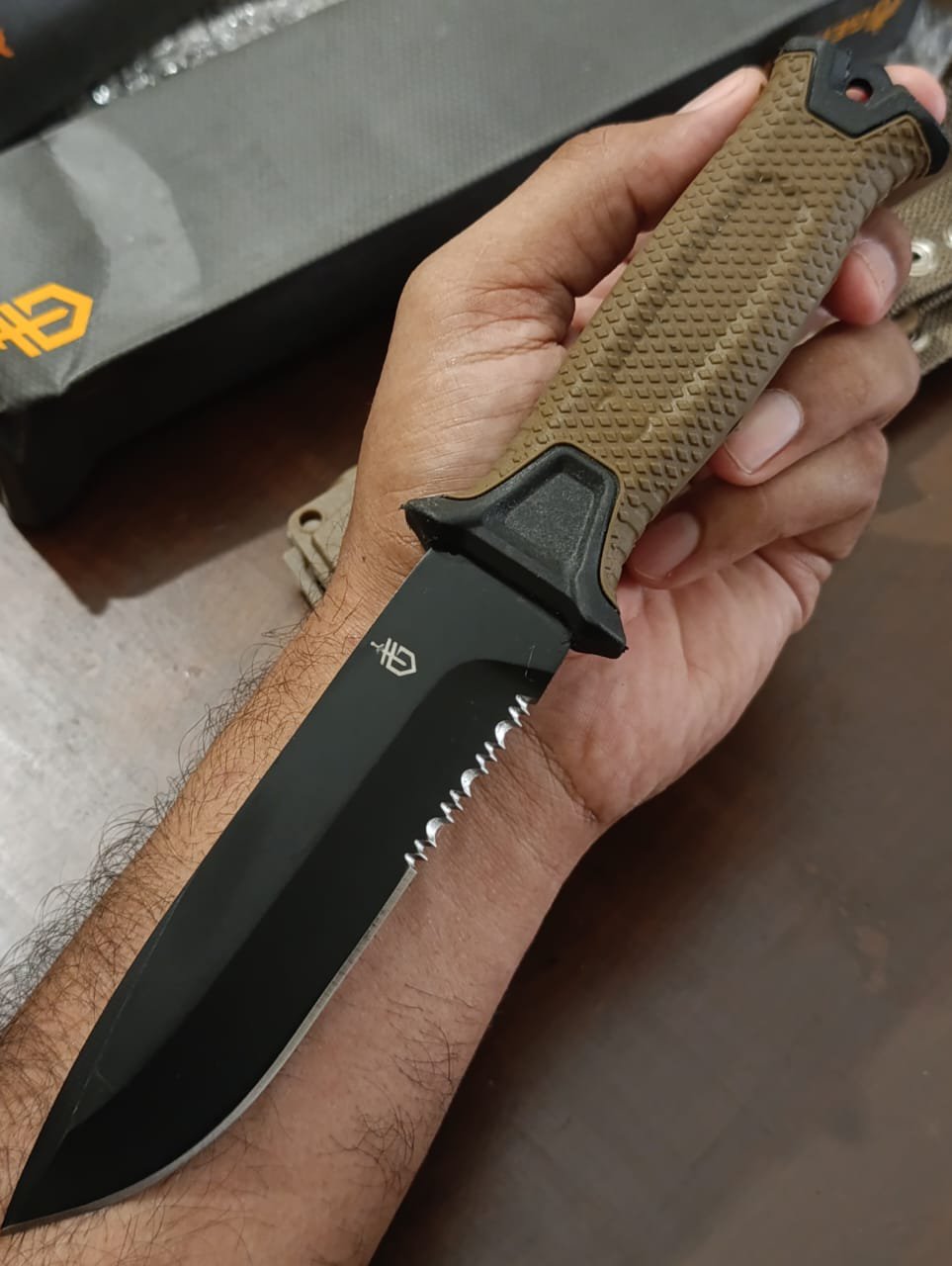 Gerber Strongarm Fixed Blade serrated Coyote Brown
