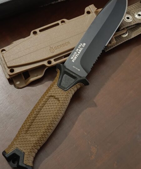Alternative view of Gerber Strongarm Fixed Blade serrated Coyote Brown